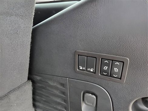 Used 2020 Cadillac Escalade Premium Luxury w/ Escalade Sport Edition image 19