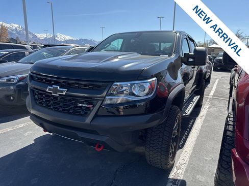 Used 2020 Chevrolet Colorado ZR2 w/ ZR2 Midnight Special Edition image 2