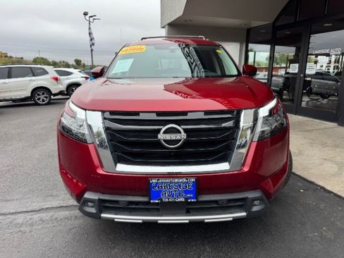 Used 2023 Nissan Pathfinder SL image 2