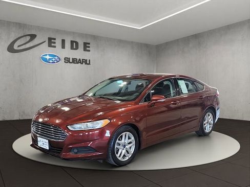 Used 2015 Ford Fusion SE image 2