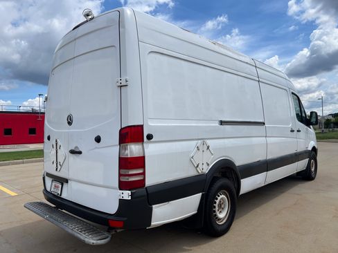 Used 2015 Mercedes-Benz Sprinter 2500 image 8