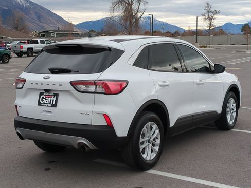 Used 2022 Ford Escape SE image 3