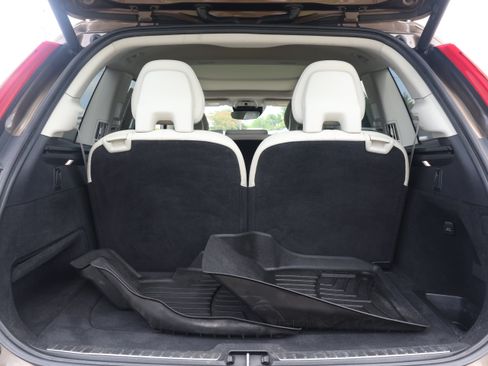 Used 2017 Volvo XC90 T6 Momentum w/ Vision Package AWD/4WD image 17