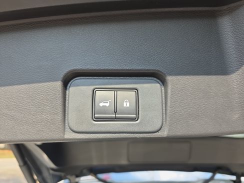 Used 2024 Nissan Rogue SV AWD/4WD image 11