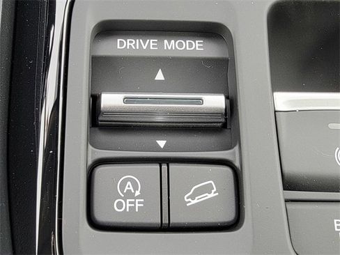 New 2025 Honda Pilot Touring image 24