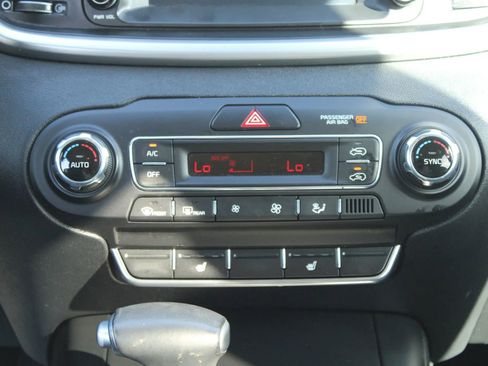 Used 2020 Kia Sorento LX w/ LX I4 Convenience Package image 20