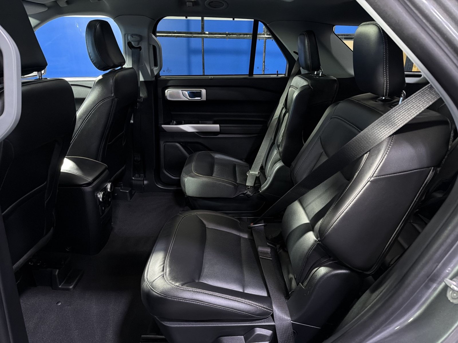 Used 2023 Ford Explorer Limited w/ Limited Technology Package AWD/4WD image 28