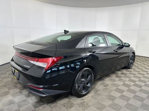 Used 2022 Hyundai Elantra Blue image 3