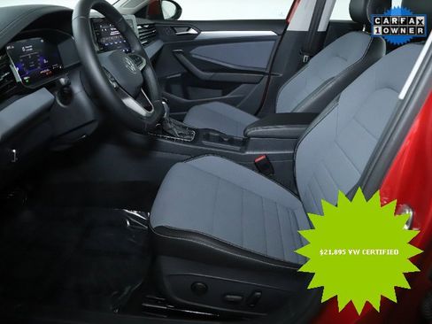 Certified 2025 Volkswagen Jetta SE image 18