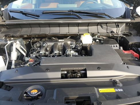 Used 2026 Nissan Pathfinder Platinum image 36