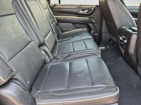 Used 2023 GMC Yukon XL SLT AWD/4WD image 22