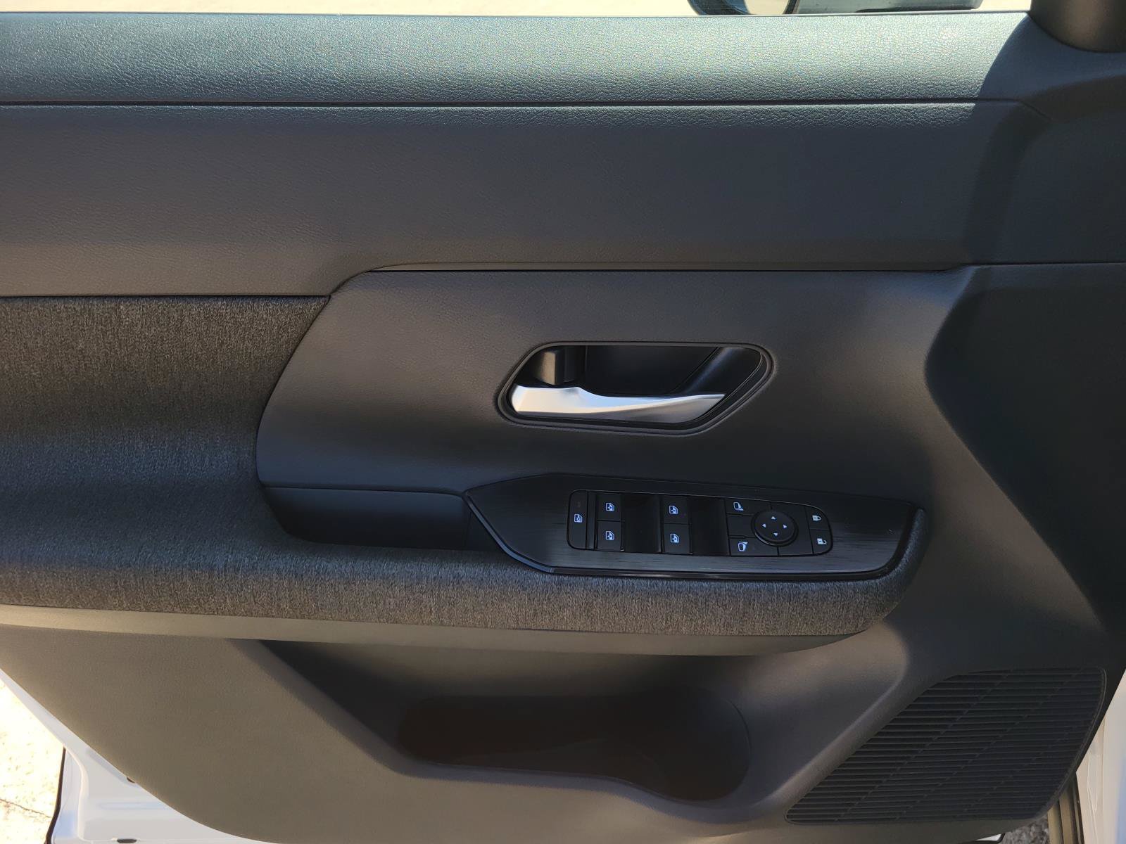 New 2026 Nissan Kicks SV w/ Cold Weather Package FWD image 15