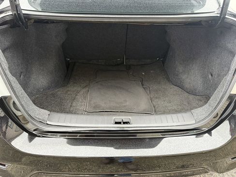 Used 2018 Nissan Sentra SR w/ SR Midnight Edition Package image 11