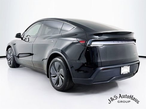 Used 2026 Tesla Model Y Long Range image 5