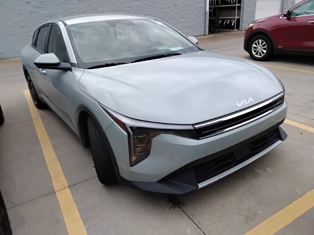 Used 2025 Kia K4 EX FWD image 2