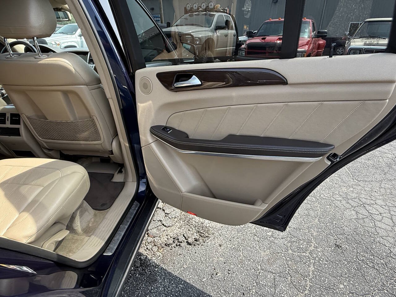 Used 2014 Mercedes-Benz GL 350 BlueTEC 4MATIC image 27