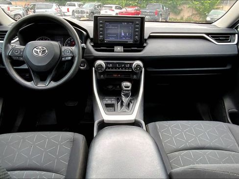 Used 2021 Toyota RAV4 XLE w/ Convenience Package FWD image 16