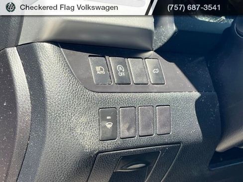 Used 2019 Toyota Highlander XLE AWD/4WD image 17