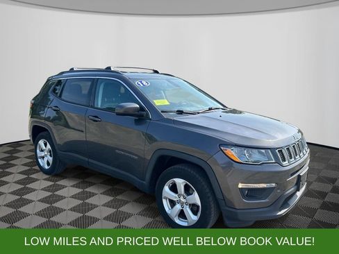 Used 2018 Jeep Compass Latitude w/ Cold Weather Group AWD/4WD image 7