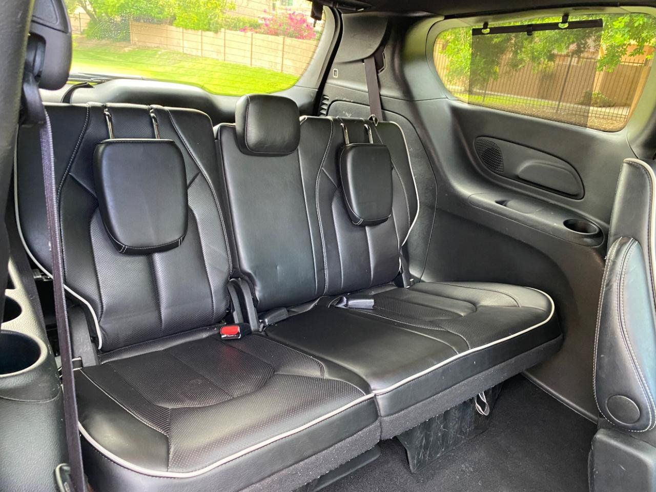 Used 2025 Chrysler Pacifica Limited FWD image 43