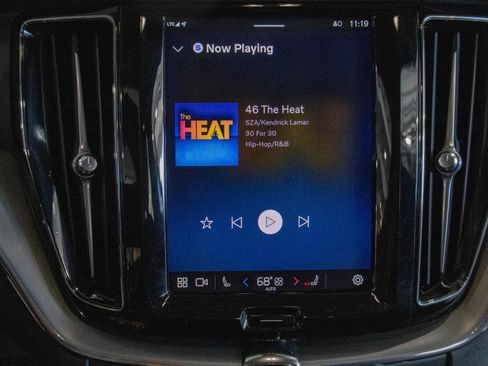 Used 2024 Volvo XC60 B5 Core image 9