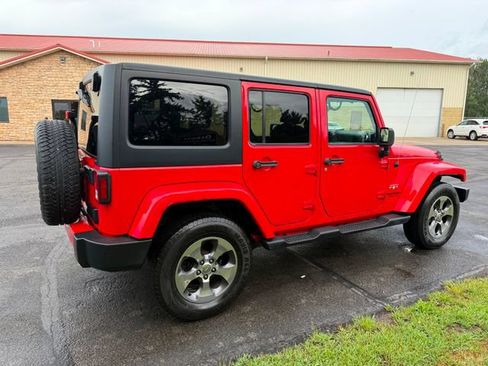 Used 2016 Jeep Wrangler Unlimited Sahara w/ Connectivity Group AWD/4WD image 3