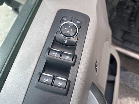 Used 2017 Ford F150 XLT image 10