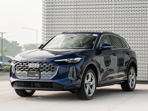 Certified 2025 Audi Q5 Premium w/ Premium Plus AWD/4WD image 7