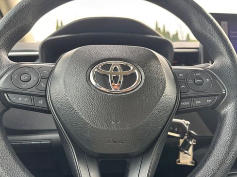Used 2025 Toyota Corolla LE image 25