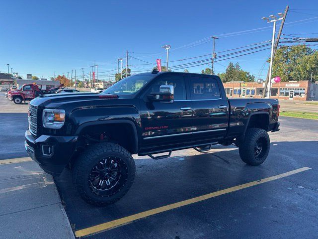 Used 2019 GMC Sierra 2500 Denali w/ Duramax Plus Package AWD/4WD image 4