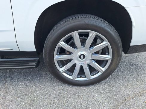Certified 2024 Cadillac Escalade ESV Premium Luxury Platinum AWD/4WD image 28