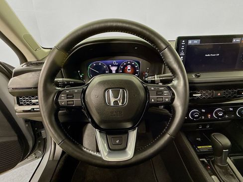 Used 2025 Honda Accord Touring image 10