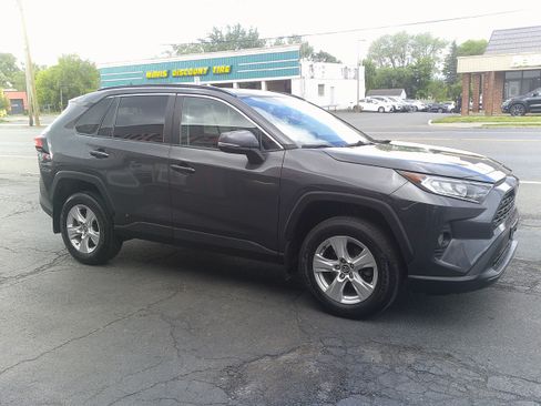 Used 2020 Toyota RAV4 XLE w/ Convenience Package AWD/4WD image 7