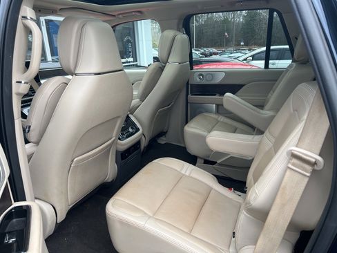 Used 2021 Lincoln Navigator Reserve w/ Luxury Package image 14