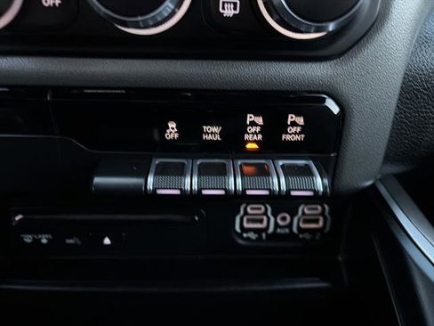 Used 2019 RAM 1500 Big Horn image 22