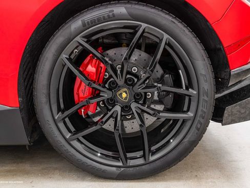 Used 2018 Lamborghini Huracan Performante AWD/4WD image 7
