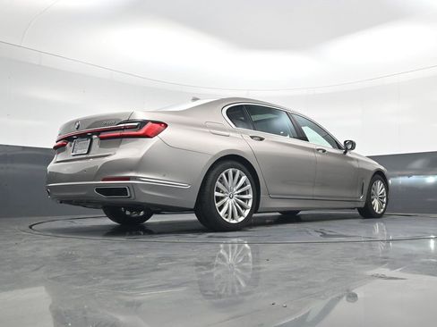 Used 2021 BMW 740i xDrive w/ Premium Package image 25