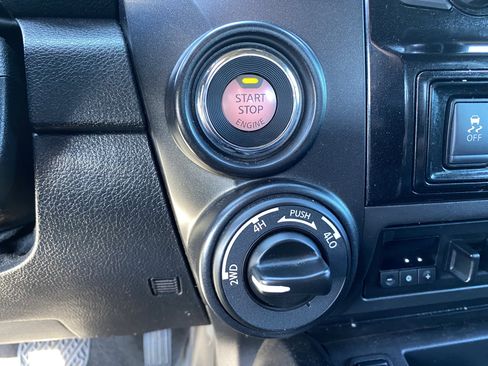 Used 2020 Nissan Titan PRO-4X w/ Pro-4x Convenience Package image 24