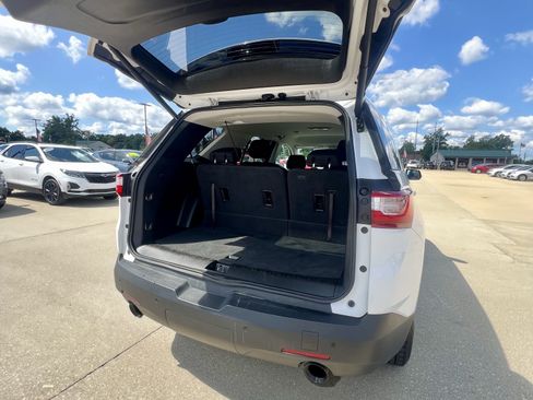 Used 2019 Chevrolet Traverse LT FWD image 18