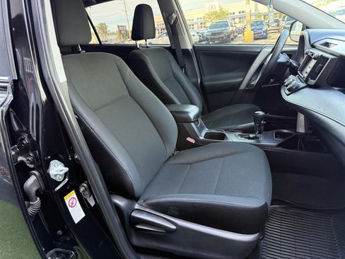 Used 2017 Toyota RAV4 LE FWD image 14
