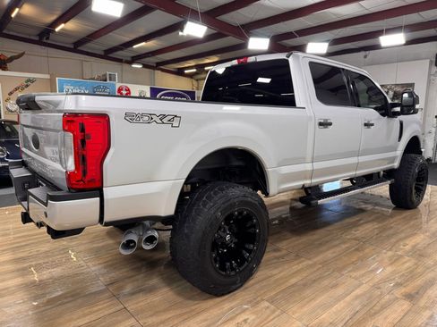 Used 2017 Ford F250 XLT w/ XLT Premium Package image 5