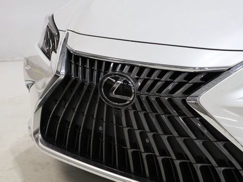 Used 2023 Lexus ES 300h Ultra Luxury w/ Accessory Package (Z1) FWD image 11