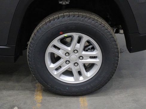 New 2025 Jeep Grand Cherokee Laredo image 42