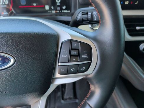 Used 2025 Ford Explorer Active RWD image 18