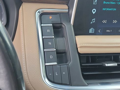 Used 2023 Chevrolet Tahoe Premier AWD/4WD image 33