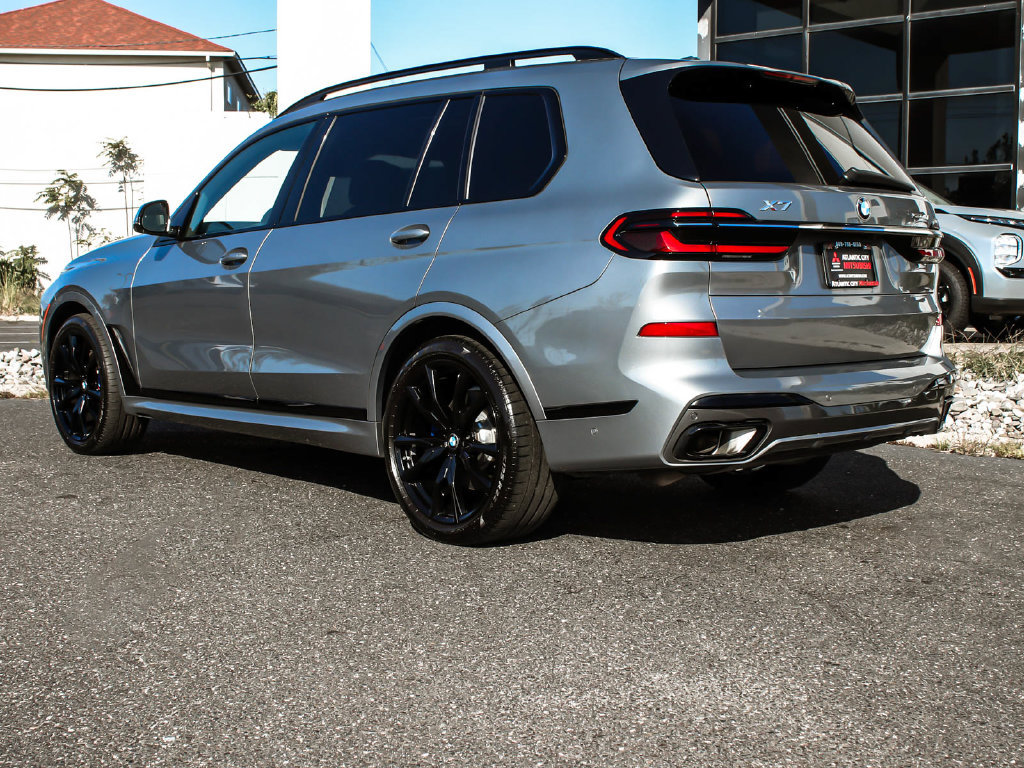 Used 2023 BMW X7 xDrive40i w/ M Sport Package AWD/4WD image 4