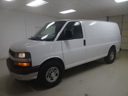Used 2018 Chevrolet Express 2500 w/ Driver Convenience Package RWD image 3