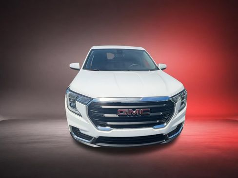 Used 2024 GMC Terrain SLE FWD image 3