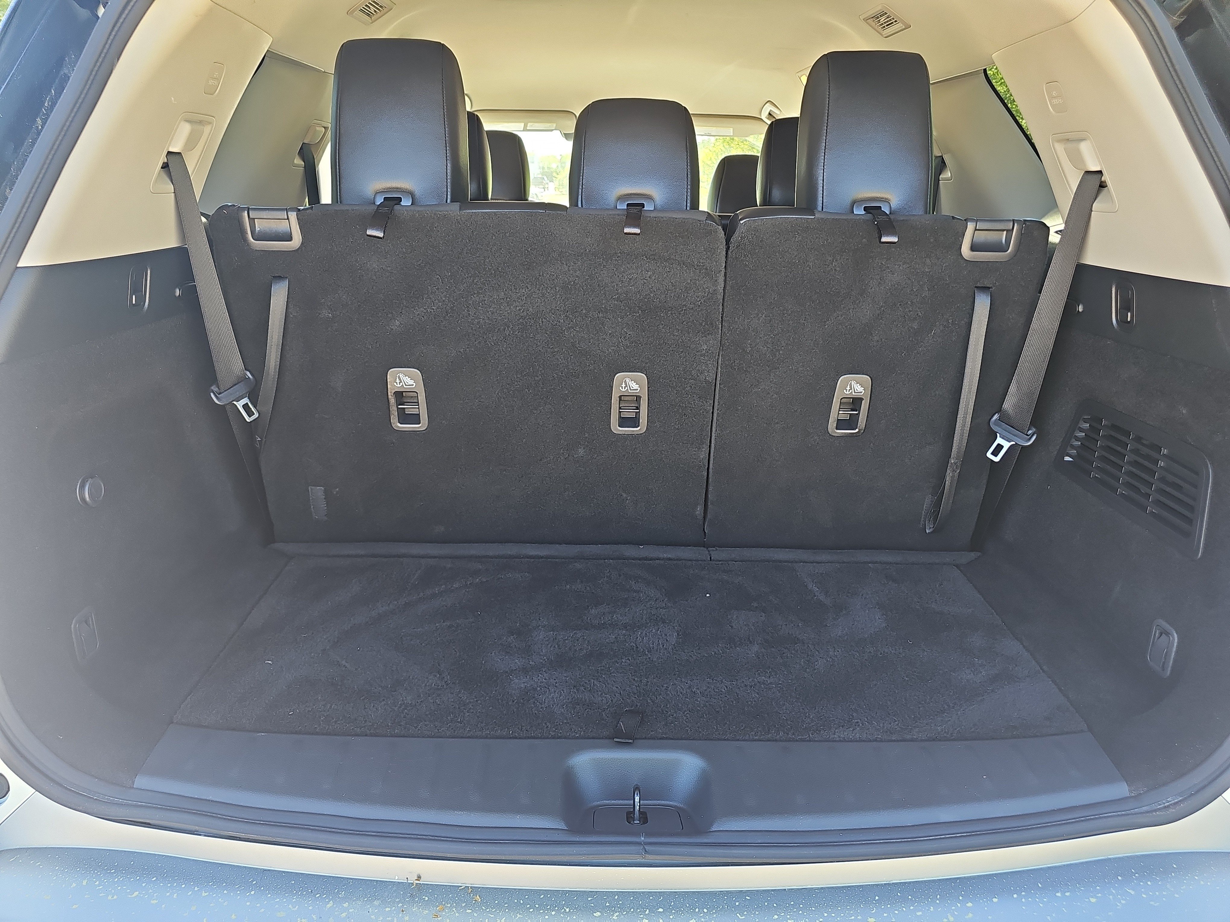 Used 2023 Nissan Pathfinder SL AWD/4WD image 18