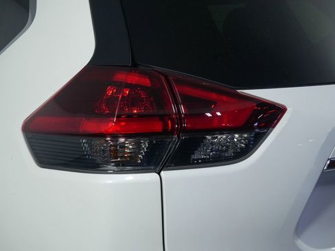 Used 2020 Nissan Rogue SL w/ Premium Package AWD/4WD image 12